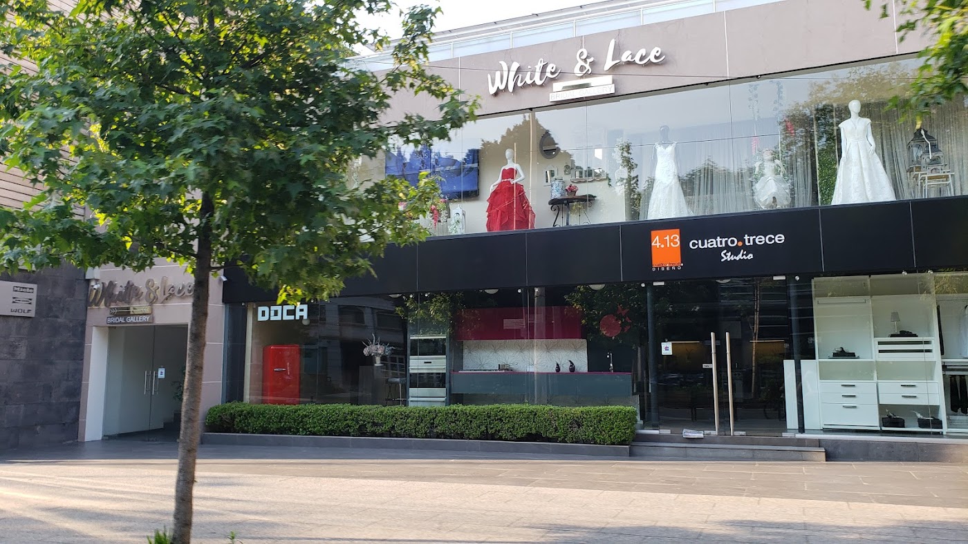 Imagen real de White and Lace