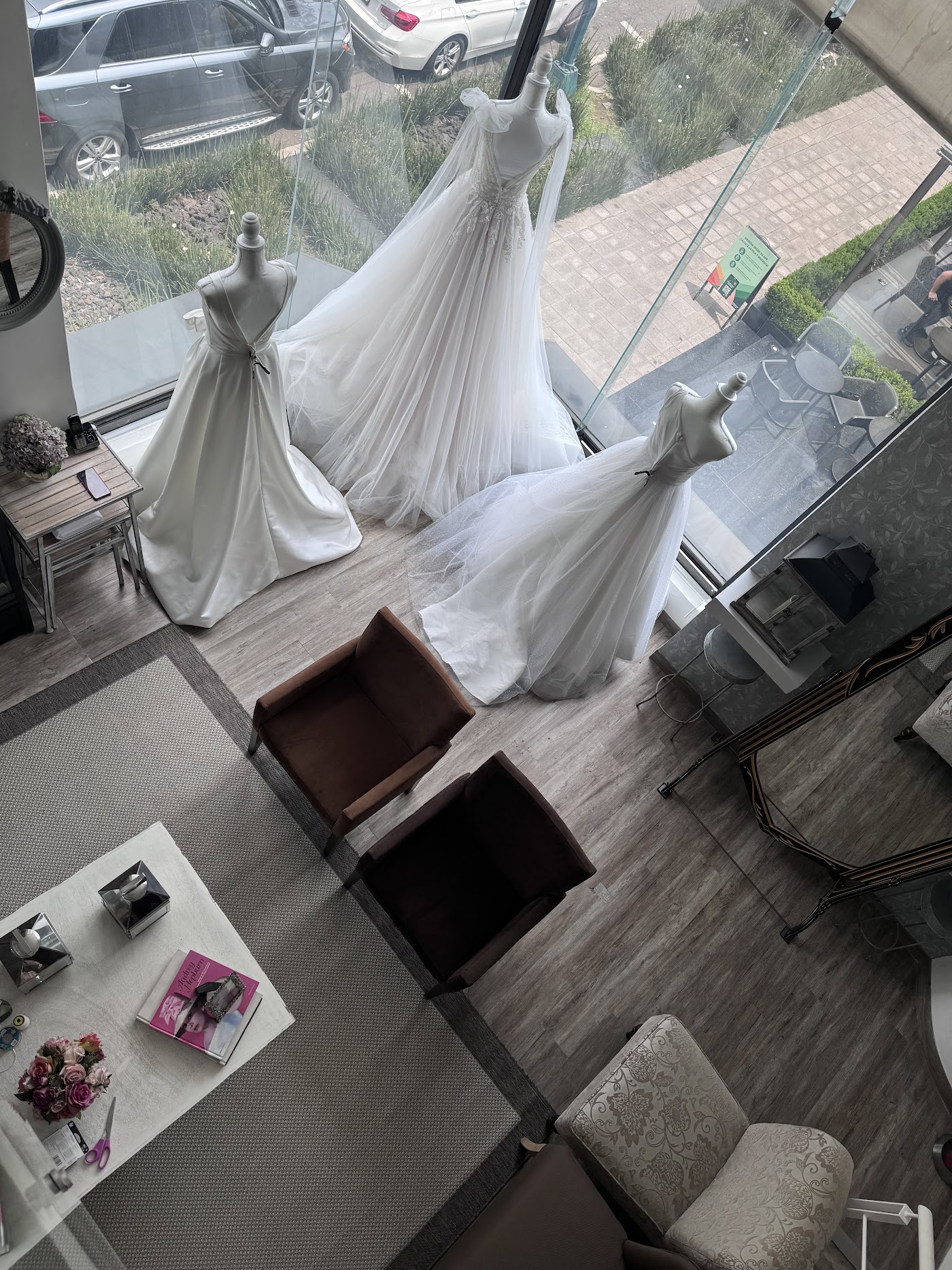 Foto real de White and Lace